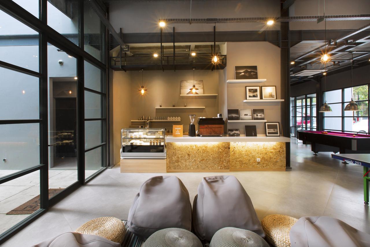 Nomad Hostel Kemang Jakarta Exterior photo